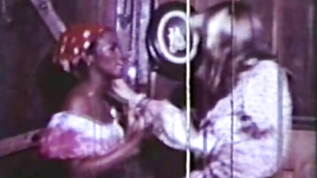 أفلام عالية الجودة :  الشعر القصير المثير غير قادر على التوقف عن طرح من أجل المال سكس محارم اجنبى واحد مقاطع فيديو مجانية 